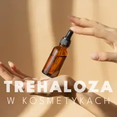Dwie dłonie trzymają buteleczkę z serum. Tekst "TREHALOZA W KOSMETYKACH" wyjaśnia, co to jest trehaloza i jej zastosowanie w kosmetykach.