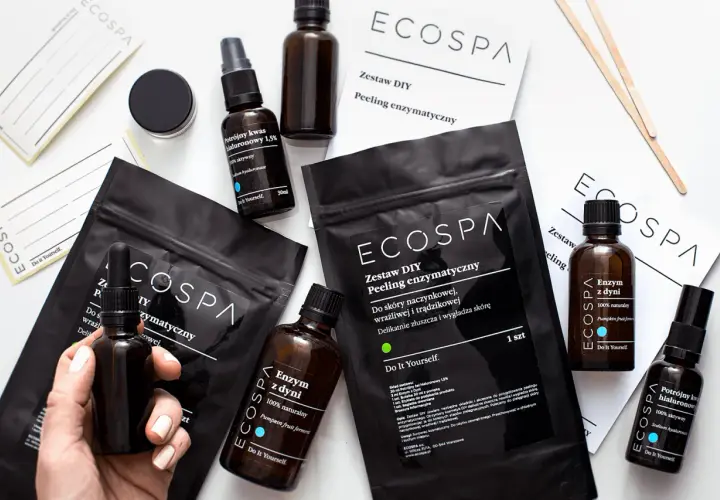 Zestaw DIY z peelingiem enzymatycznym ECOSPA. Zawiera serum z kwasem hialuronowym i enzymem z dyni.