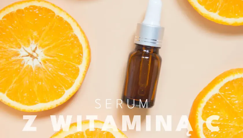 Serum z witaminą C, otoczone soczystymi pomarańczami, obiecuje rozświetloną cerę i widoczne efekty.