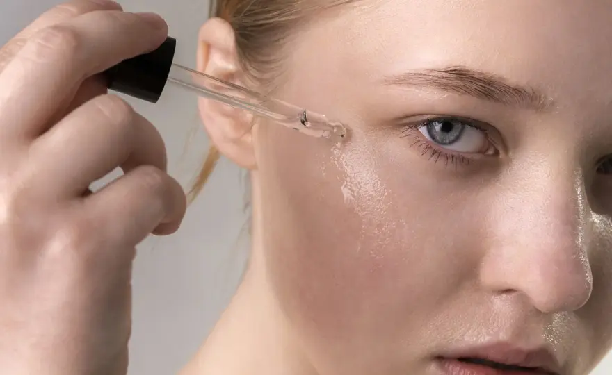 Retinol na trądzik - Kiedy faktycznie pomaga i jak go stosować?