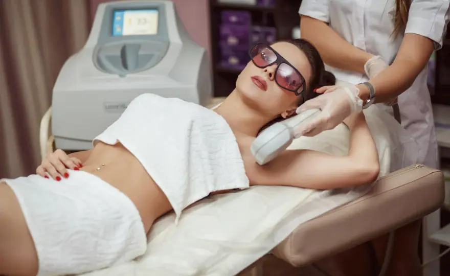 Depilacja laserowa a basen - Dlaczego warto odczekać 48 godzin?