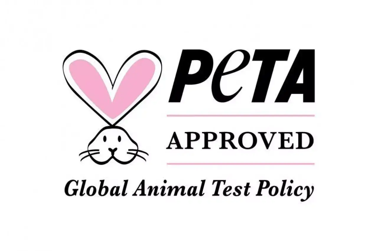 Logo PETA Approved Global Animal Test Policy. Potwierdza, że Eveline nie testuje na zwierzętach.